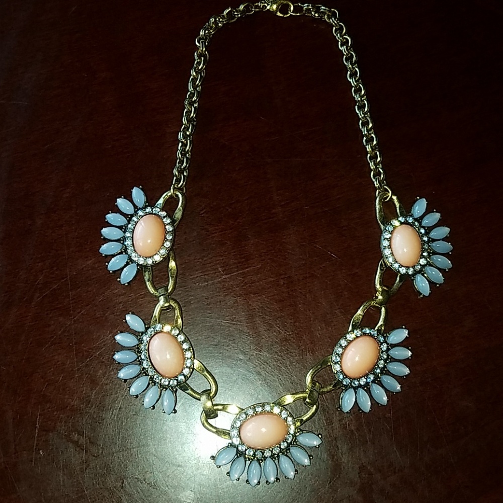 Pretty statement necklace